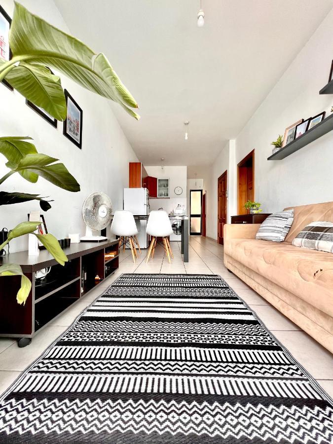 F8 1 Seaview Room, Living And Bathroom Shared , Stjulians سانت جوليان المظهر الخارجي الصورة