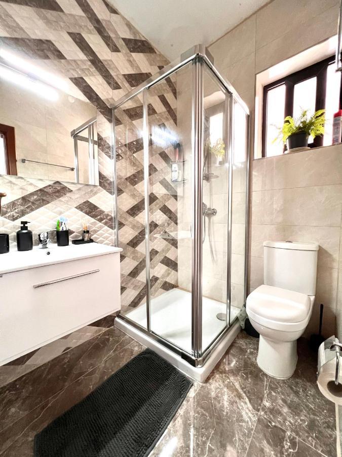 F8 1 Seaview Room, Living And Bathroom Shared , Stjulians سانت جوليان المظهر الخارجي الصورة