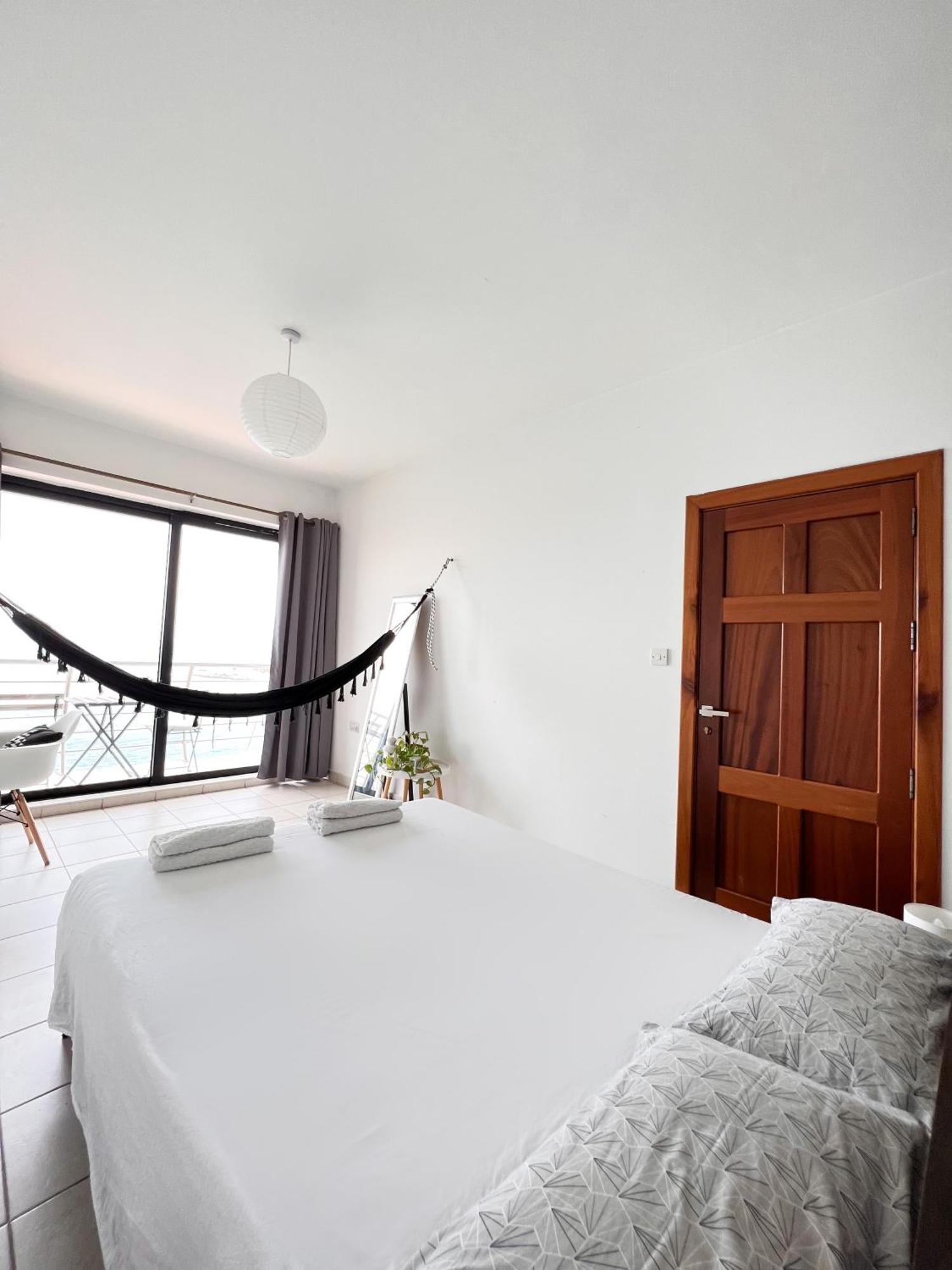 F8 1 Seaview Room, Living And Bathroom Shared , Stjulians سانت جوليان المظهر الخارجي الصورة